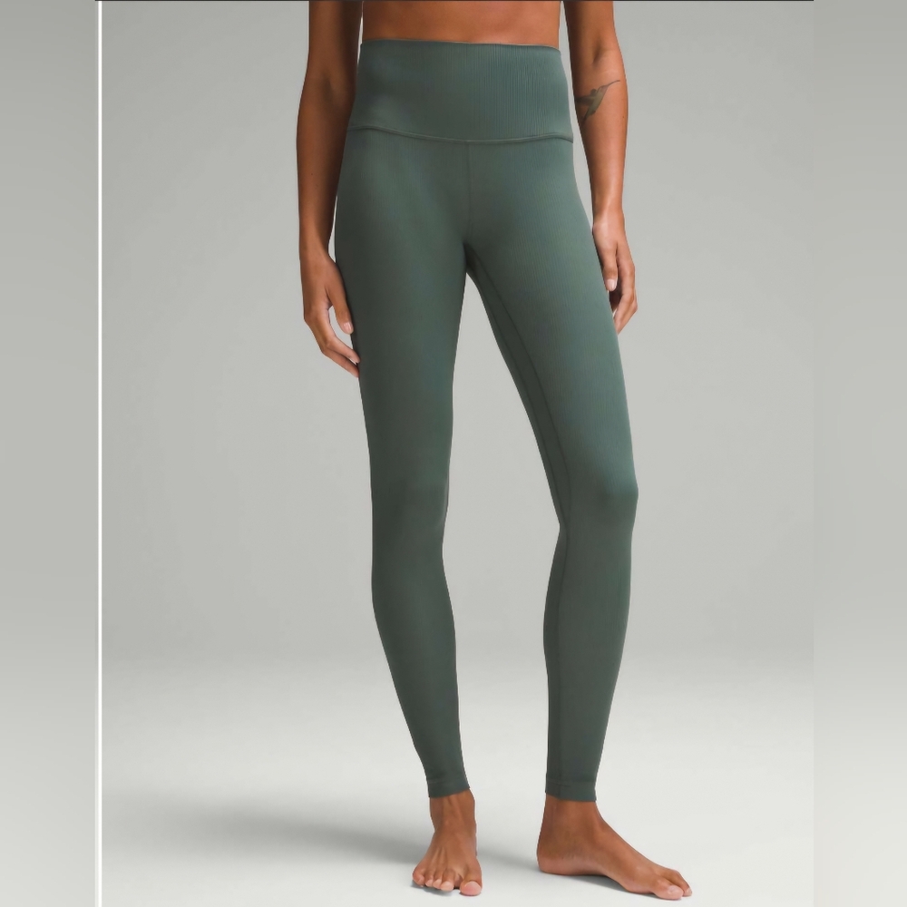 EUC Lululemon Ribbed Align 28" leggings